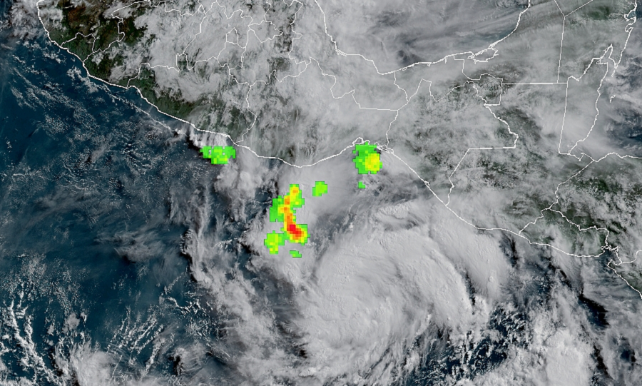 Tormenta tropical Erick agarra fuerza y chocará como huracán categoría 2 en México Tormenta tropical Erick agarra fuerza y chocará como huracán categoría 2 en México