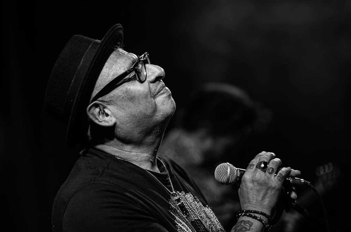 ARMANDO PALOMAS REGRESA A LOS ESCENARIOS CON UNA NOCHE HISTÓRICA EN LA MARAKA Y EL ESTRENO DE “LA NOSTALGIA DE LAS SERVILLETAS” ARMANDO PALOMAS REGRESA A LOS ESCENARIOS CON UNA NOCHE HISTÓRICA EN LA MARAKA Y EL ESTRENO DE “LA NOSTALGIA DE LAS SERVILLETAS”