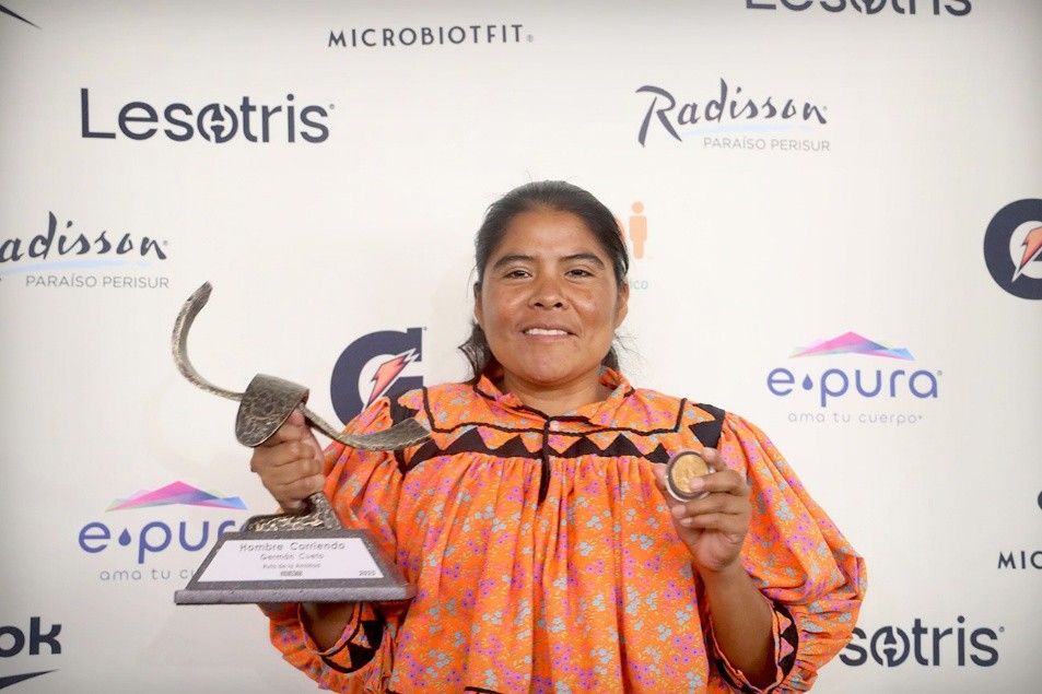 Corredores del Bosque de Tlalpan entrega el premio “Eduardo Castañón” y presenta al grupo Élite Corredores del Bosque de Tlalpan entrega el premio “Eduardo Castañón” y presenta al grupo Élite