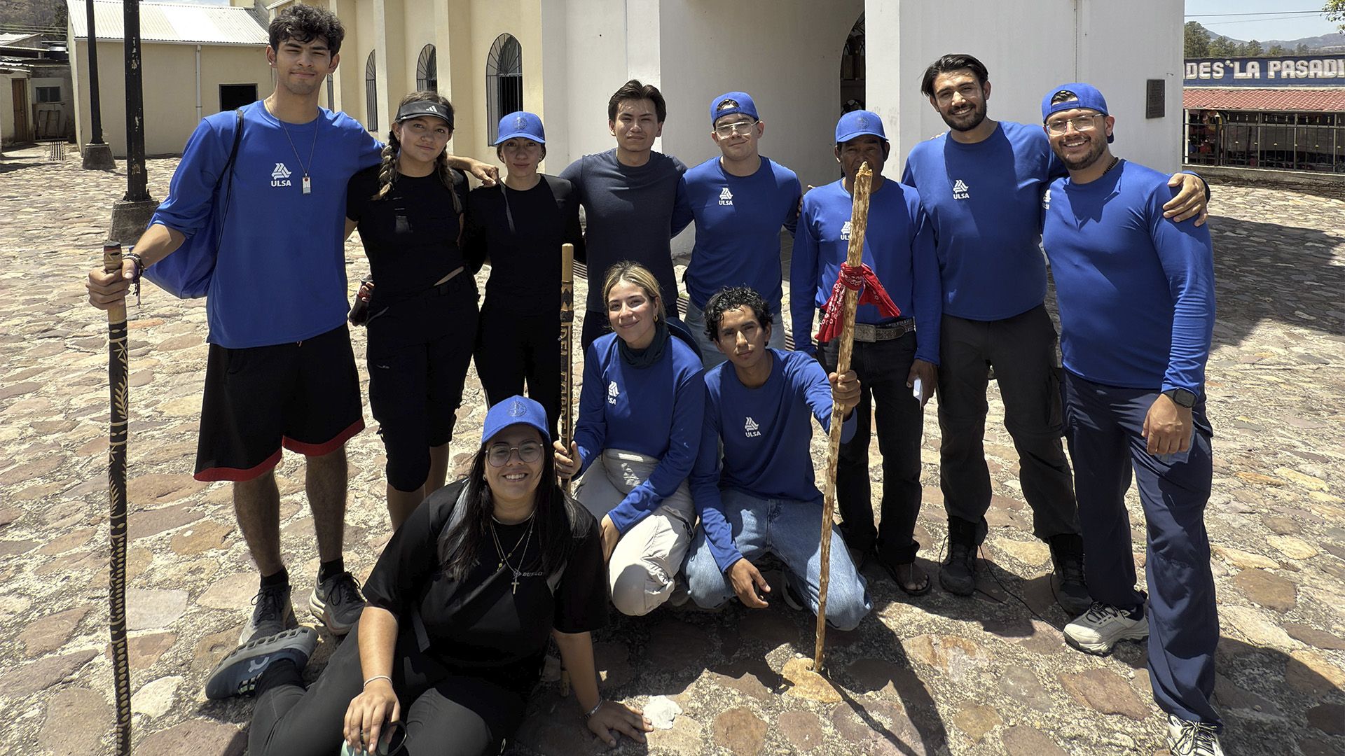 Jóvenes lasallistas apuestan por la paz: Más de 40 kilómetros de fe transforman la Sierra Tarahumara en santuario de esperanza Jóvenes lasallistas apuestan por la paz: Más de 40 kilómetros de fe transforman la Sierra Tarahumara en santuario de esperanza