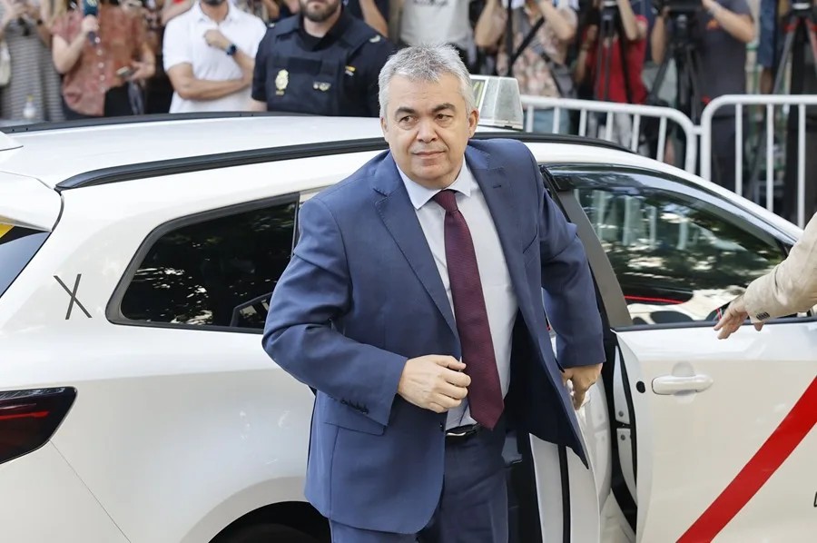 El juez envía a prisión sin fianza a Santos Cerdán El juez envía a prisión sin fianza a Santos Cerdán