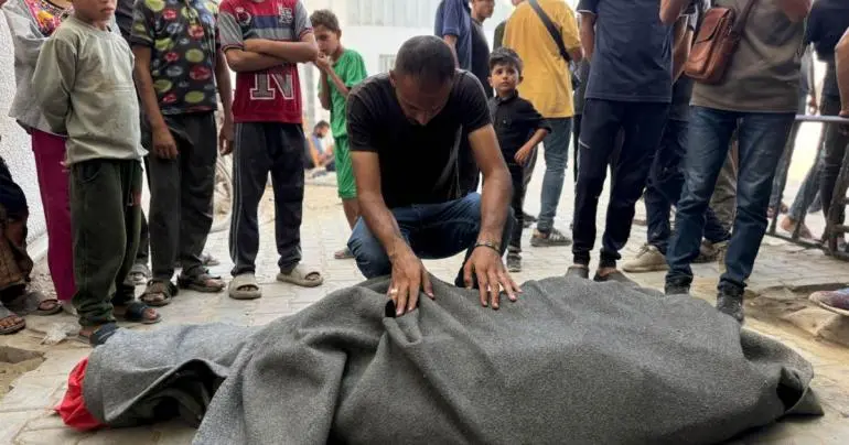Israel mata al menos a 50 palestinos en Gaza, 7 de ellos mientras aguardaban comida Israel mata al menos a 50 palestinos en Gaza, 7 de ellos mientras aguardaban comida
