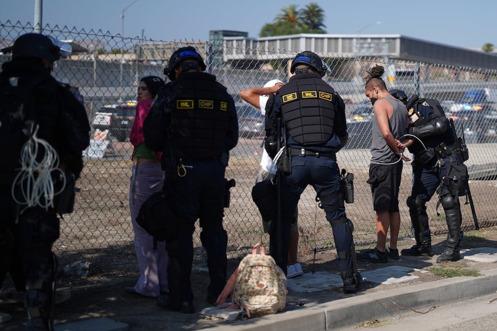 RESPONDE TRUMP CON REDADAS MIGRATORIAS MASIVAS AL NO KINGS DAY RESPONDE TRUMP CON REDADAS MIGRATORIAS MASIVAS AL NO KINGS DAY