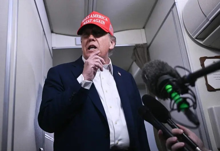 Trump dice que enviará “probablemente 12” cartas sobre aranceles a sus socios “este lunes” Trump dice que enviará “probablemente 12” cartas sobre aranceles a sus socios “este lunes”