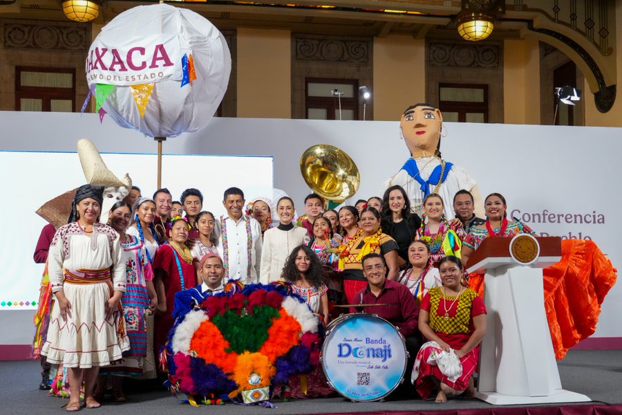 🎉 ¡Que viva Oaxaca! Guelaguetza 2025 llega a la mañanera con danza, cultura y solidaridad 🎉 ¡Que viva Oaxaca! Guelaguetza 2025 llega a la mañanera con danza, cultura y solidaridad