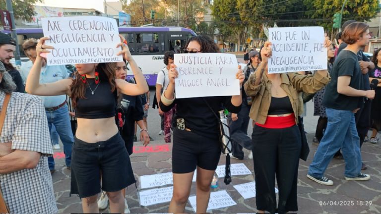 Familiares de fotógrafa fallecida en festival Ceremonia exigen imputar a Ocesa por colapso Familiares de fotógrafa fallecida en festival Ceremonia exigen imputar a Ocesa por colapso