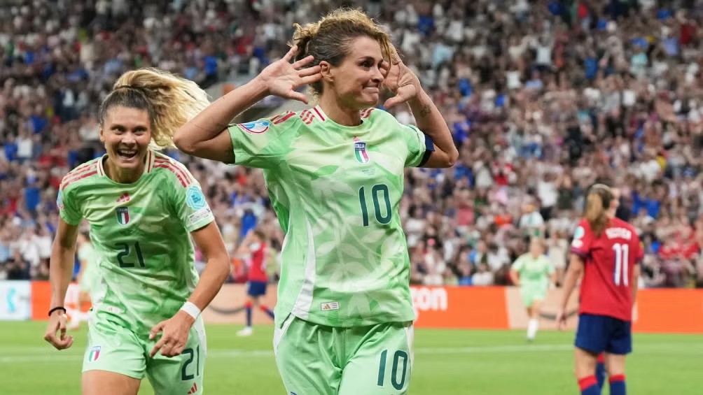 ITALIA HACE HISTORIA Y YA HAY SEMIFINALISTAS EN LA EURO FEMENINA 2025 ITALIA HACE HISTORIA Y YA HAY SEMIFINALISTAS EN LA EURO FEMENINA 2025