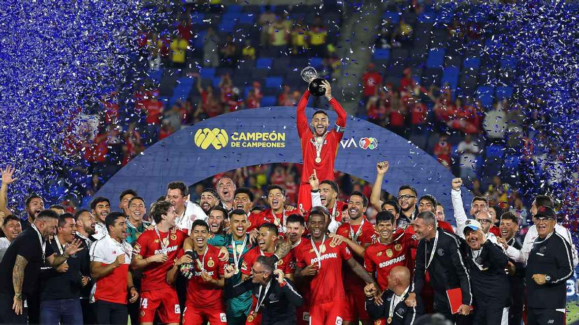 TOLUCA VENCE AL AMÉRICA 3-1 Y SE CORONA EN EL CAMPEÓN DE CAMPEONES TOLUCA VENCE AL AMÉRICA 3-1 Y SE CORONA EN EL CAMPEÓN DE CAMPEONES