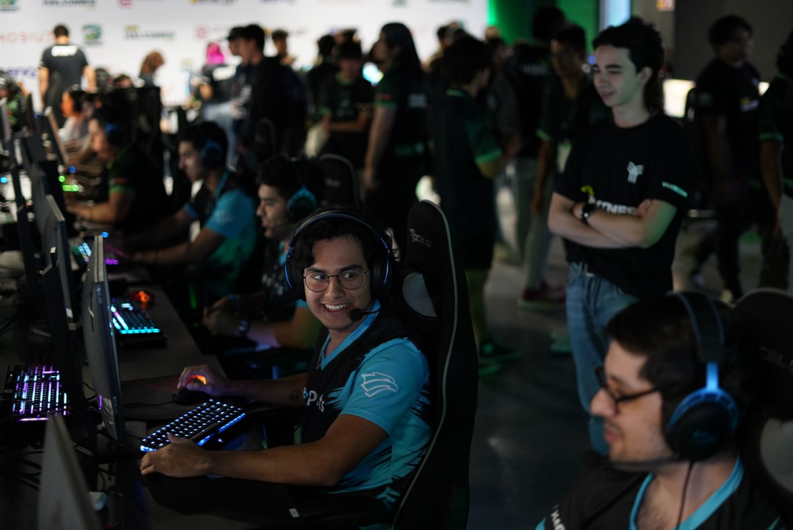 LA ESCUELA INVISIBLE: DISCIPLINA, PERSEVERANCIA Y GESTIÓN DEL TIEMPO EN LOS GAMERS LA ESCUELA INVISIBLE: DISCIPLINA, PERSEVERANCIA Y GESTIÓN DEL TIEMPO EN LOS GAMERS