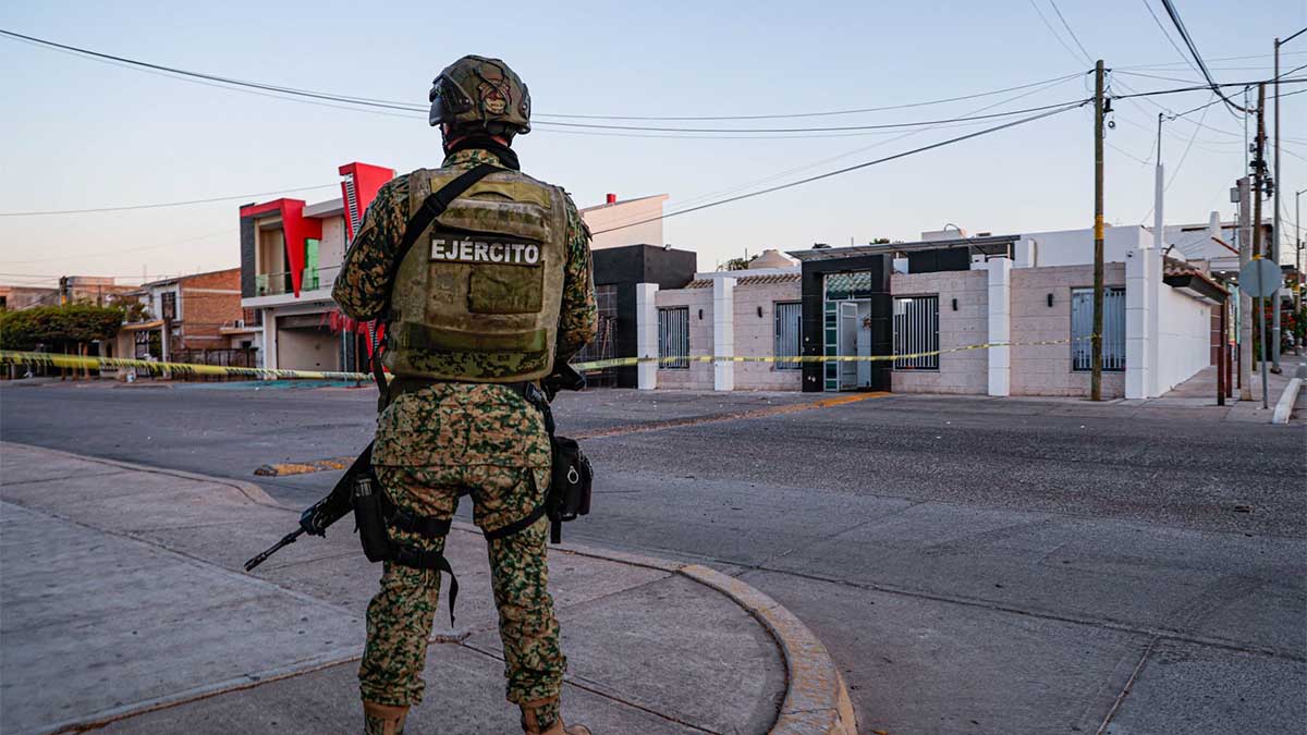 Detienen a 11 presuntos integrantes de “La Mayiza” tras agresión a oficiales en Navolato, Sinaloa Detienen a 11 presuntos integrantes de “La Mayiza” tras agresión a oficiales en Navolato, Sinaloa