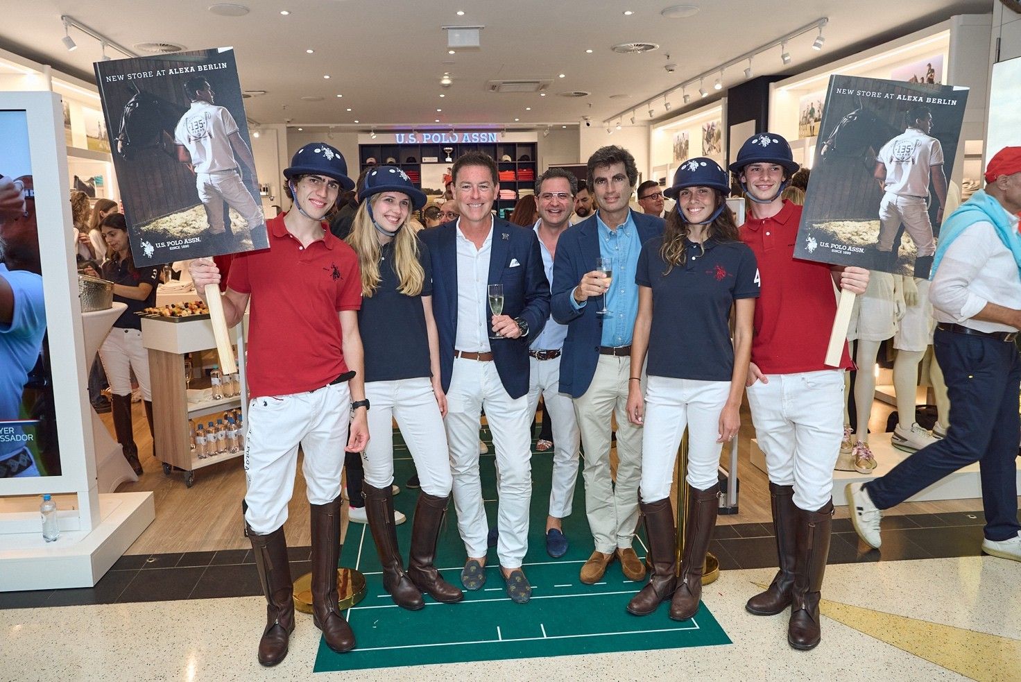 La marca deportiva global U.S. Polo Assn. lanza su primera tienda minorista en Berlín, Alemania La marca deportiva global U.S. Polo Assn. lanza su primera tienda minorista en Berlín, Alemania