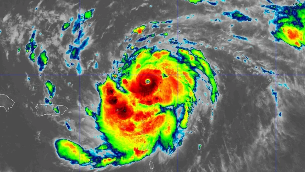 ‘Erin’ se vuelve poderoso y roza huracán Categoría 5 ‘Erin’ se vuelve poderoso y roza huracán Categoría 5