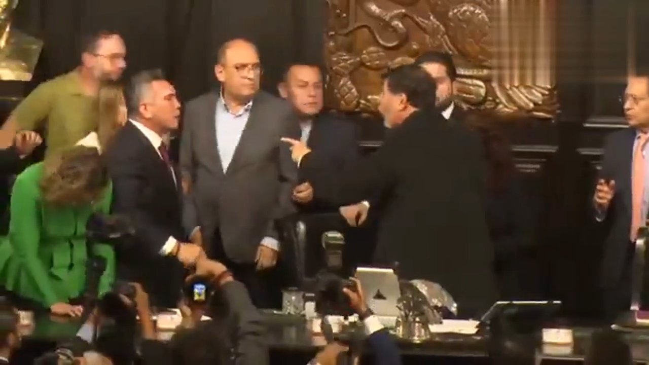 ¿Podrían Alejandro Moreno y Fernández Noroña ser sancionados por su pelea? Esto dice la ley ¿Podrían Alejandro Moreno y Fernández Noroña ser sancionados por su pelea? Esto dice la ley