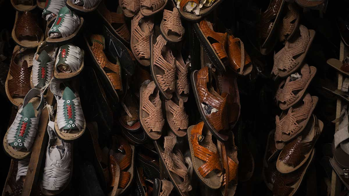 Oaxaca demandará a Adidas por plagio de huaraches Oaxaca demandará a Adidas por plagio de huaraches