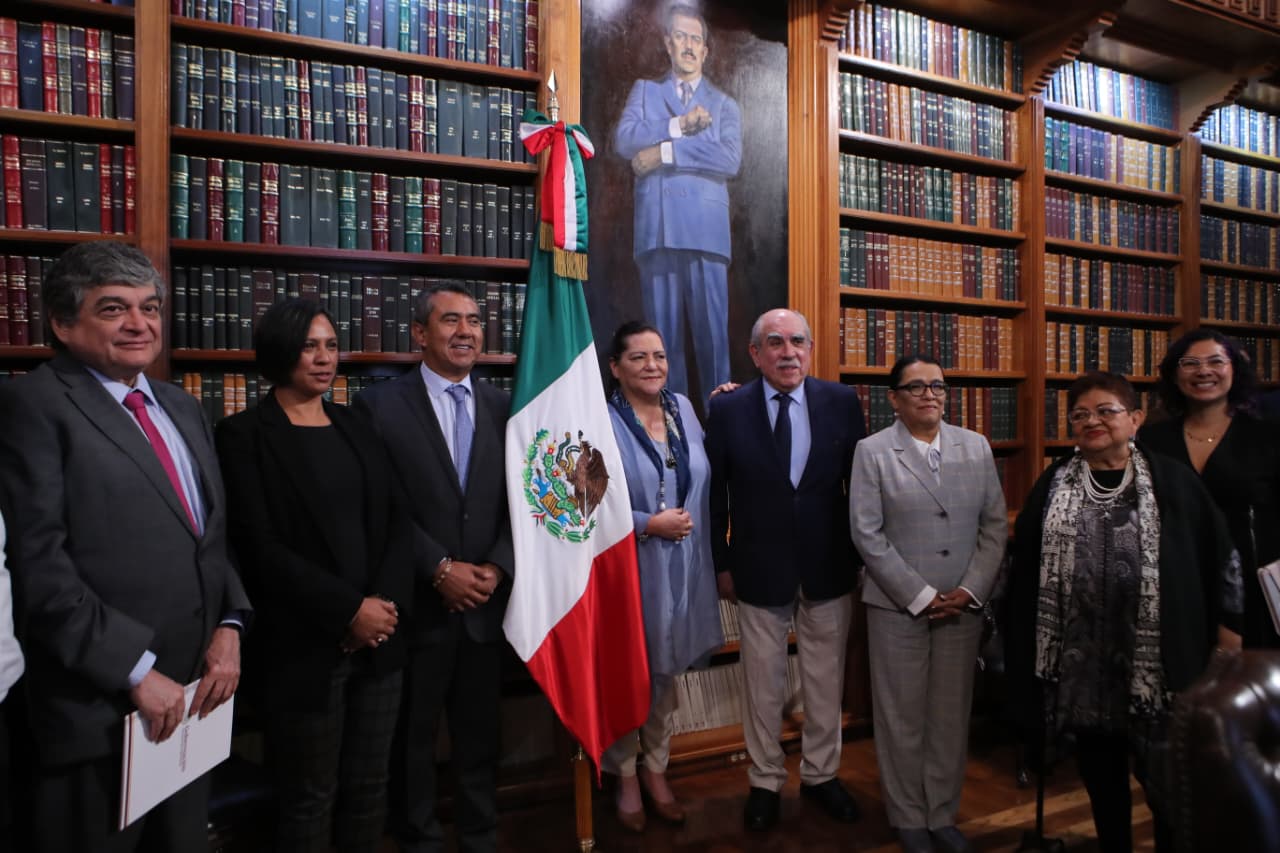Primera reunión entre el INE y la Comisión Presidencial para la Reforma Electoral Primera reunión entre el INE y la Comisión Presidencial para la Reforma Electoral