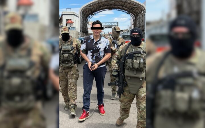 Con cadena en pies: así llegó Chávez Jr. Con cadena en pies: así llegó Chávez Jr.