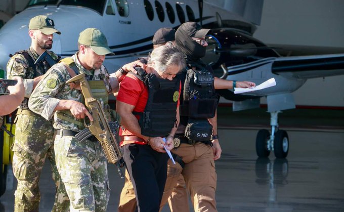 Vuelo que traslada a Hernán Bermúdez a México hace escala en Colombia antes de llegar a Chiapas Vuelo que traslada a Hernán Bermúdez a México hace escala en Colombia antes de llegar a Chiapas