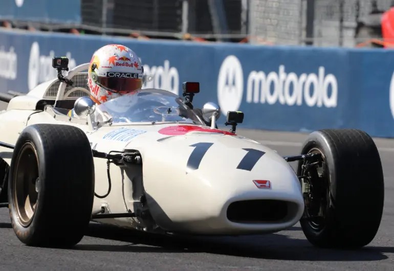Honda celebra 60 años de su primera victoria en F1 con una emotiva exhibición en México Honda celebra 60 años de su primera victoria en F1 con una emotiva exhibición en México