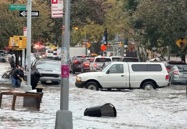 Fuertes lluvias en Nueva York dejan inundaciones y dos muertos Fuertes lluvias en Nueva York dejan inundaciones y dos muertos