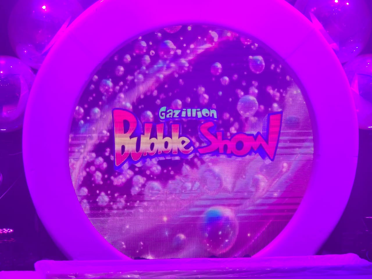 La noche estalló en colores, luces y burbujas: Gazillion Bubble Show deslumbra en su estreno mexicano La noche estalló en colores, luces y burbujas: Gazillion Bubble Show deslumbra en su estreno mexicano