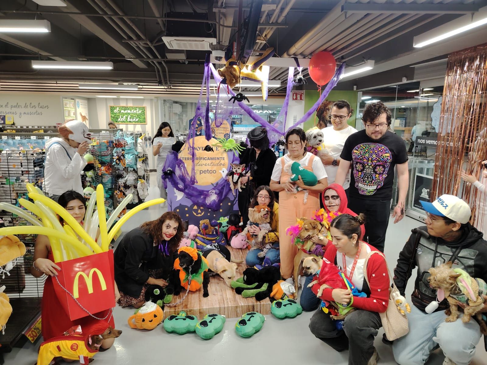 Petco celebra un Halloween lleno de espíritu, disfraces y amor por las mascotas Petco celebra un Halloween lleno de espíritu, disfraces y amor por las mascotas
