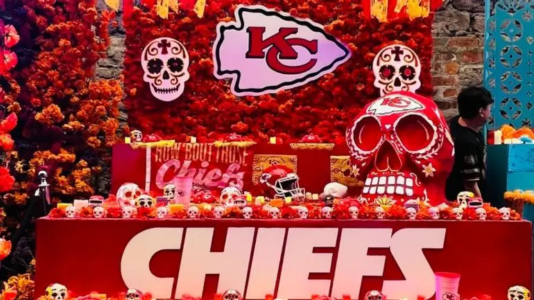 La NFL celebra el Día de Muertos en CDMX con ‘Hasta la Muerte’ La NFL celebra el Día de Muertos en CDMX con ‘Hasta la Muerte’