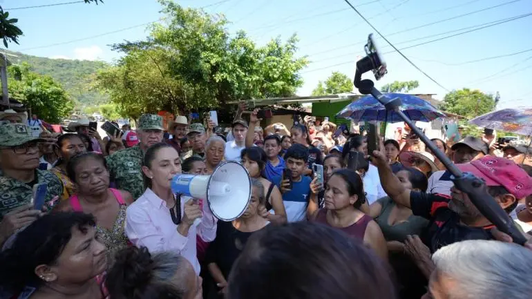 Visita Sheinbaum zona cero tras lluvias y anuncia censo y distribución de apoyos Visita Sheinbaum zona cero tras lluvias y anuncia censo y distribución de apoyos