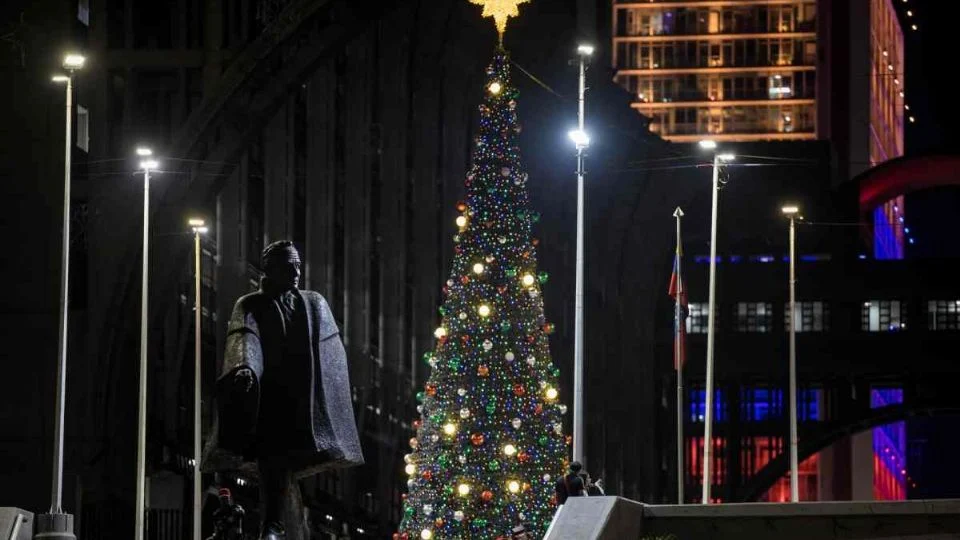 Tiroteo en encendido de árbol navideño en Carolina del Norte fue un ataque directo entre conocidos: autoridades