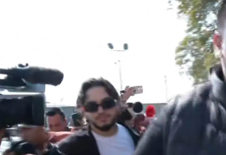 ‘No fuimos vinculados a proceso’ Christian Nodal respira aliviado tras 17 horas de audiencia ‘No fuimos vinculados a proceso’ Christian Nodal respira aliviado tras 17 horas de audiencia