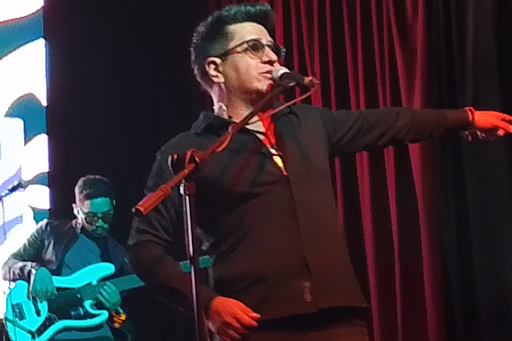 Rock and Lovers lanza “El mundo entero y tú”, el primer capítulo de su nuevo álbum Sistema Perfecto Rock and Lovers lanza “El mundo entero y tú”, el primer capítulo de su nuevo álbum Sistema Perfecto