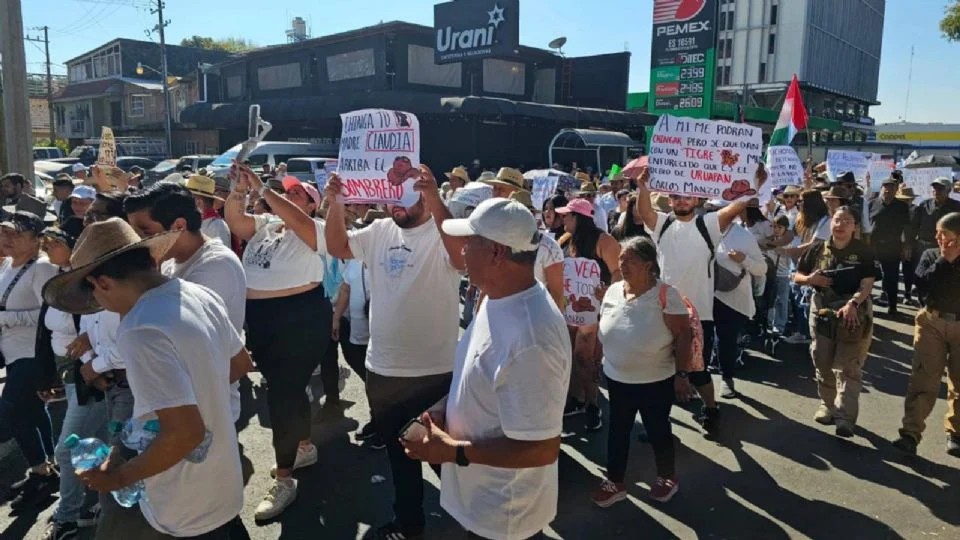 Inicia marcha con miles de asistentes en Uruapan para exigir justicia por el alcalde Carlos Manzo Inicia marcha con miles de asistentes en Uruapan para exigir justicia por el alcalde Carlos Manzo