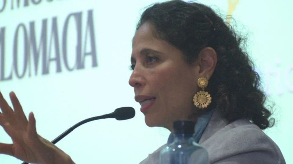 Ruptura diplomática: abandona Perú la encargada de la embajada de México, Karla Ornelas Ruptura diplomática: abandona Perú la encargada de la embajada de México, Karla Ornelas