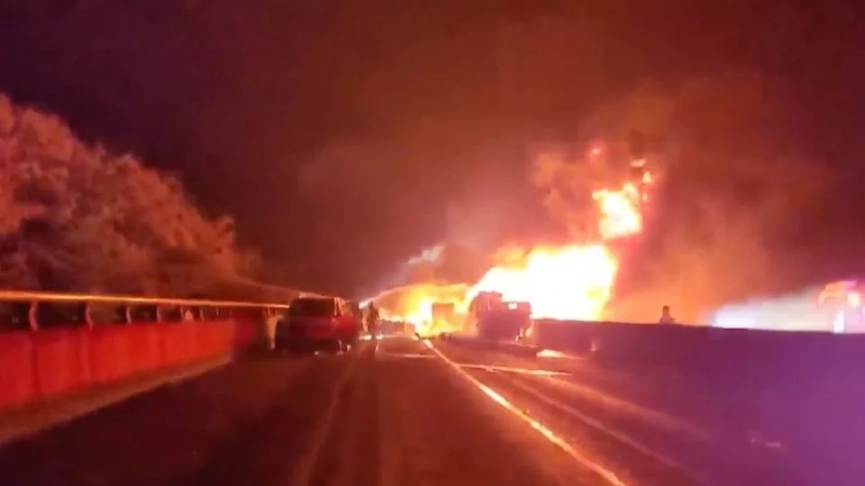 Choque múltiple de 13 vehículos en carretera de Corea del Sur deja dos muertos y cuatro lesionados Choque múltiple de 13 vehículos en carretera de Corea del Sur deja dos muertos y cuatro lesionados